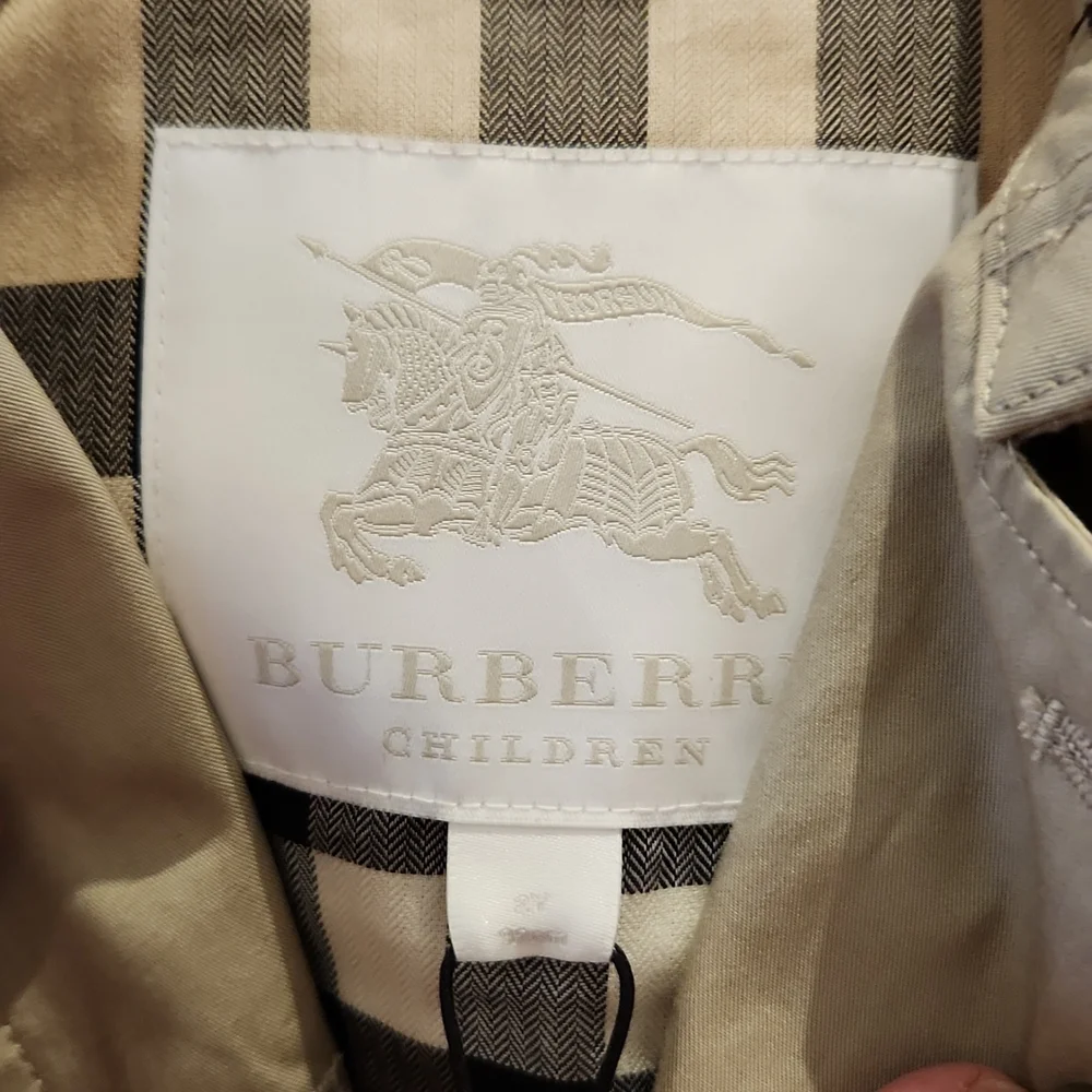 2Y Authentic Burberry Jacket - Picture 3 of 4